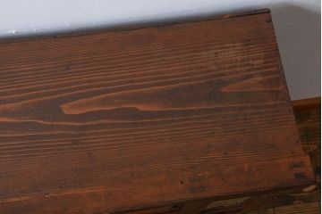 アンティーク家具　アンティーク 結霜ガラス入りの引き出し付き収納棚(食器棚)