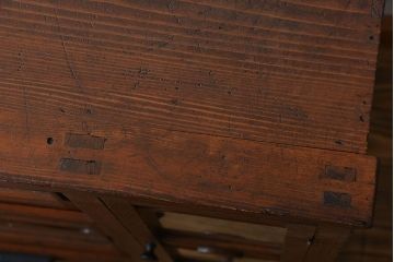 アンティーク家具　アンティーク 結霜ガラス入りの引き出し付き収納棚(食器棚)