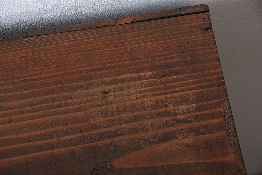 アンティーク家具　アンティーク 結霜ガラス入りの引き出し付き収納棚(食器棚)