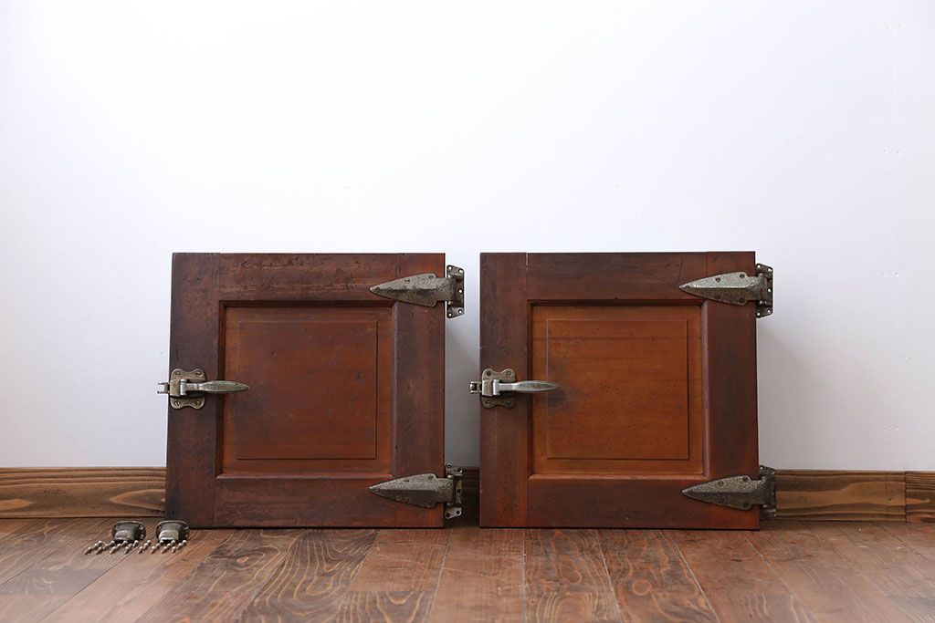 アンティーク 珍品 古い氷屋の冷蔵室のドア 2枚セット