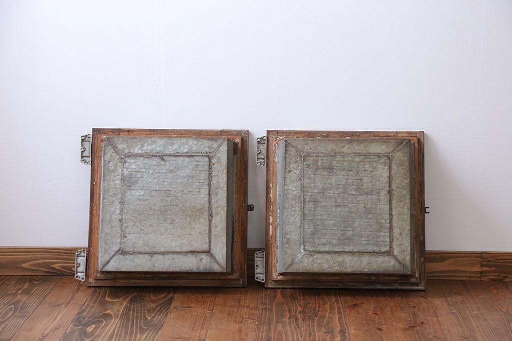 アンティーク 珍品 古い氷屋の冷蔵室のドア 2枚セット