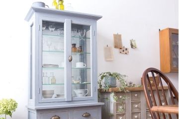 アンティーク家具　アンティークペイント　かわいいケビントガラスケース(ショーケース、収納棚)