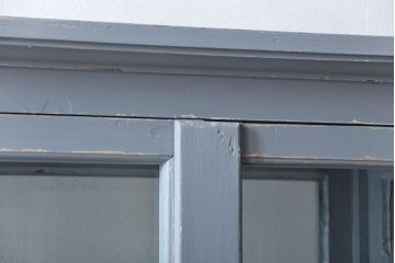 アンティーク家具　アンティークペイント　かわいいケビントガラスケース(ショーケース、収納棚)