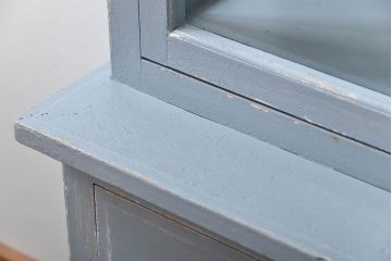 アンティーク家具　アンティークペイント　かわいいケビントガラスケース(ショーケース、収納棚)