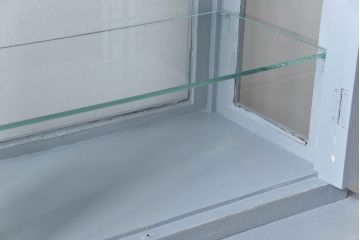 アンティーク家具　アンティークペイント　かわいいケビントガラスケース(ショーケース、収納棚)