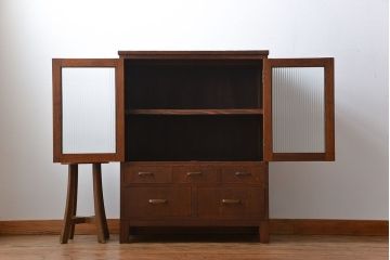 アンティーク家具　アンティーク モールガラス入り脚付き収納棚