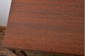 アンティーク家具　アンティーク モールガラス入り脚付き収納棚