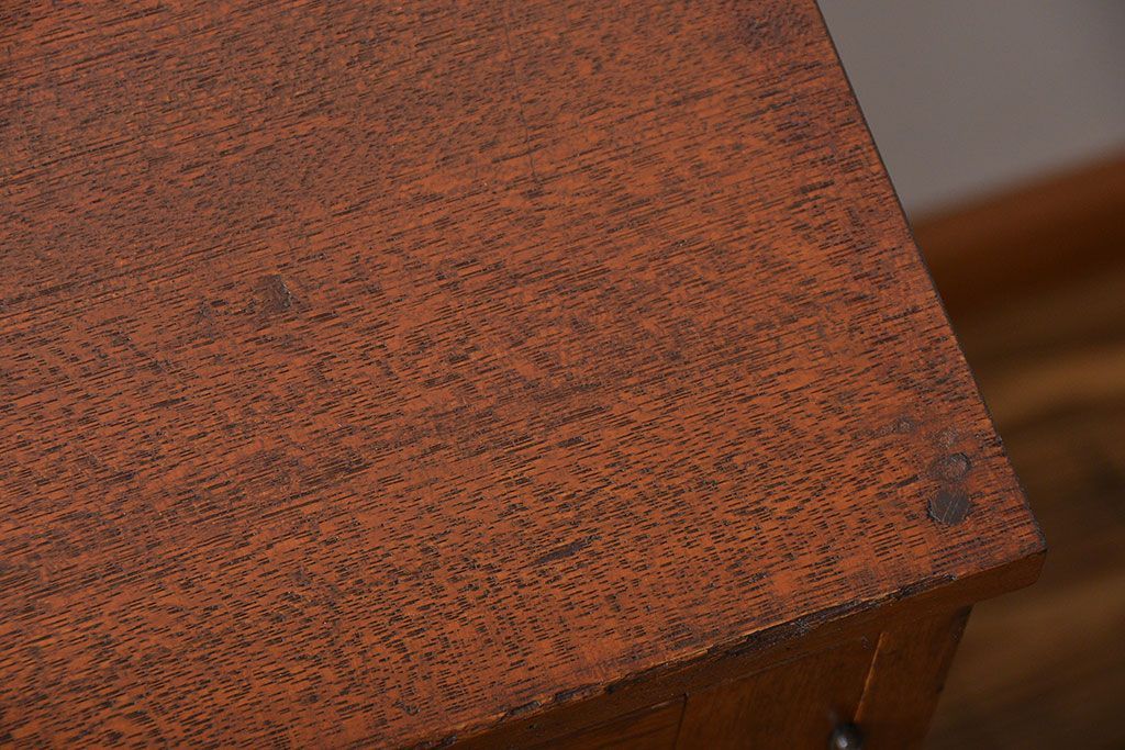 アンティーク家具　アンティーク モールガラス入り脚付き収納棚