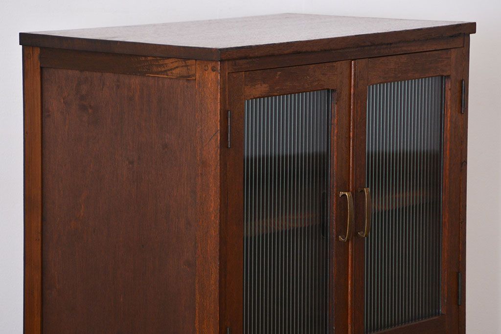 アンティーク家具　アンティーク モールガラス入り脚付き収納棚