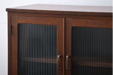 アンティーク家具　アンティーク モールガラス入り脚付き収納棚