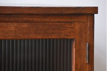 アンティーク家具　アンティーク モールガラス入り脚付き収納棚