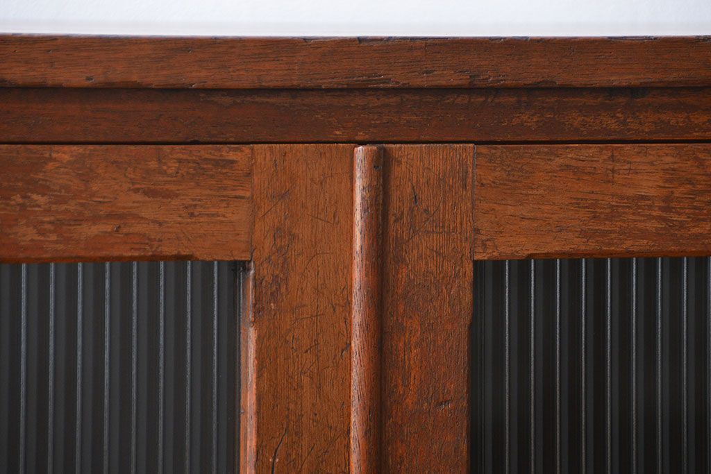 アンティーク家具　アンティーク モールガラス入り脚付き収納棚