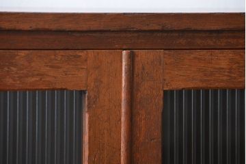 アンティーク家具　アンティーク モールガラス入り脚付き収納棚