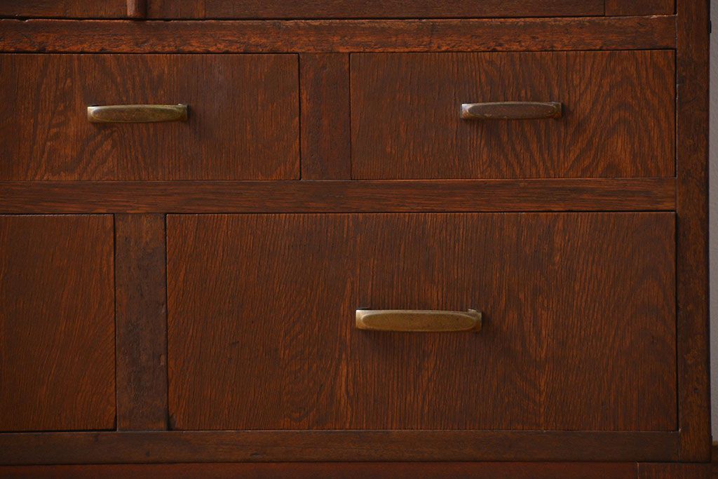 アンティーク家具　アンティーク モールガラス入り脚付き収納棚