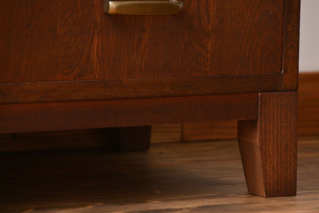 アンティーク家具　アンティーク モールガラス入り脚付き収納棚