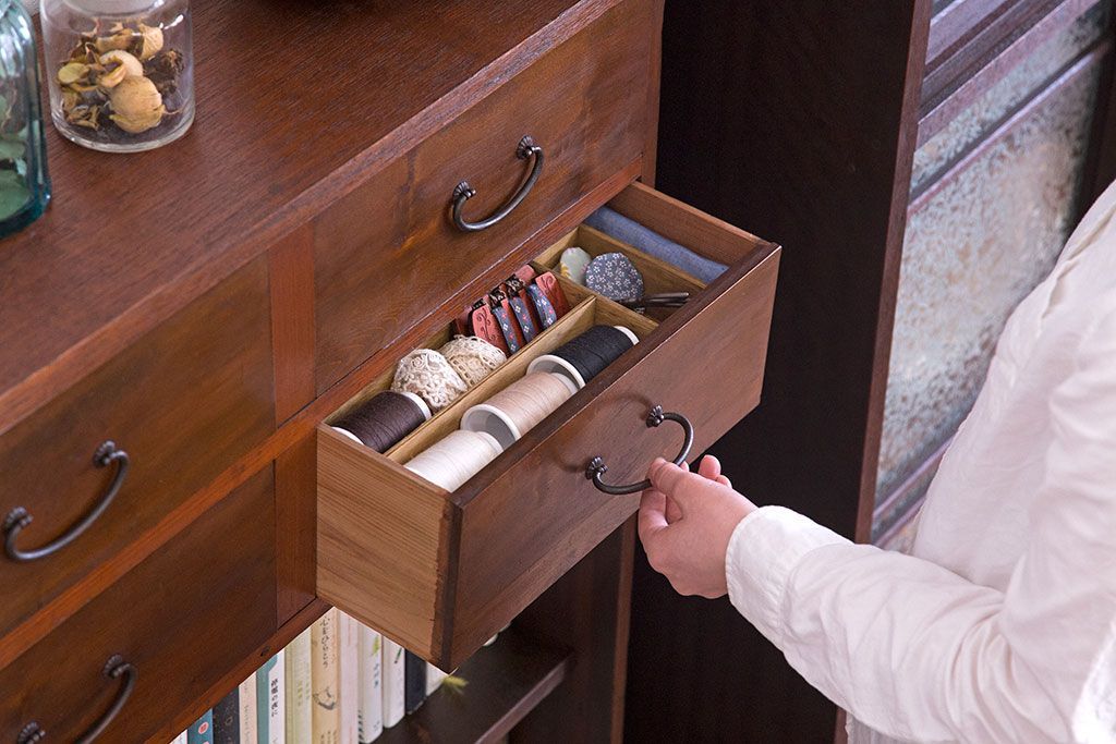 レトロ家具　昭和レトロ 薄型4杯引き出し付き本棚