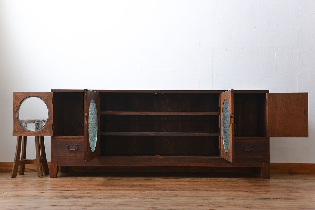 アンティーク家具　アンティーク 大正ロマン 丸窓の脚付きローボード(テレビボード)