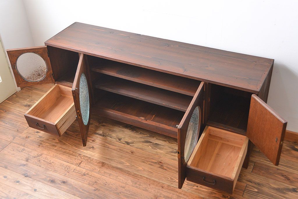 アンティーク家具　アンティーク 大正ロマン 丸窓の脚付きローボード(テレビボード)