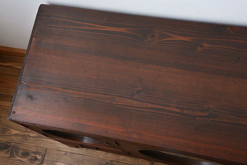 アンティーク家具　アンティーク 大正ロマン 丸窓の脚付きローボード(テレビボード)