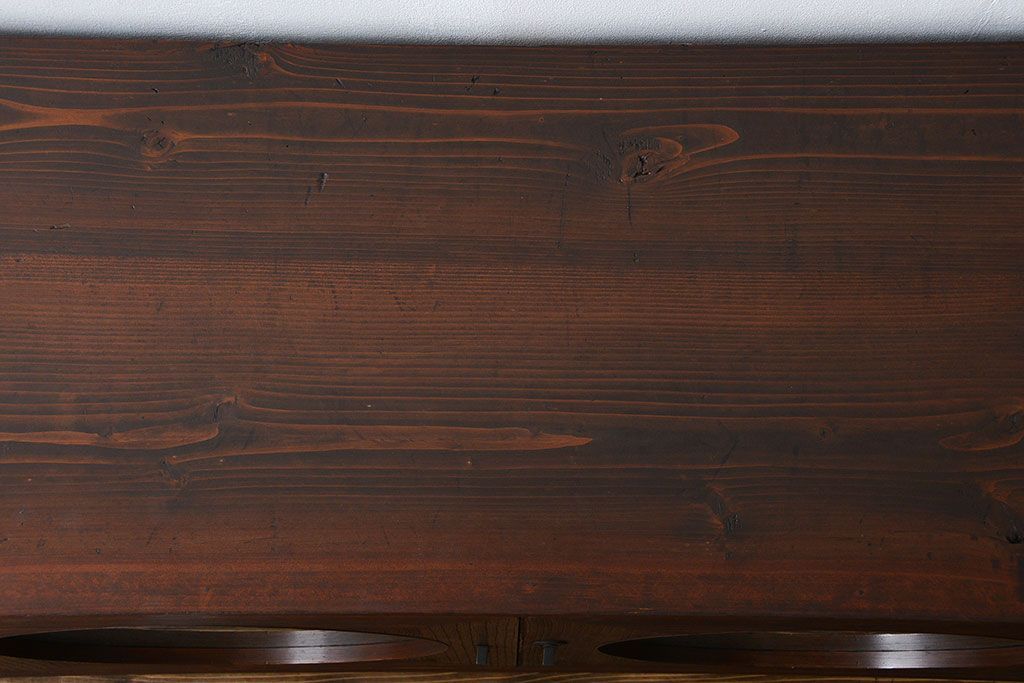 アンティーク家具　アンティーク 大正ロマン 丸窓の脚付きローボード(テレビボード)