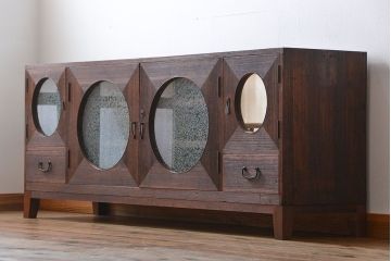 アンティーク家具　アンティーク 大正ロマン 丸窓の脚付きローボード(テレビボード)