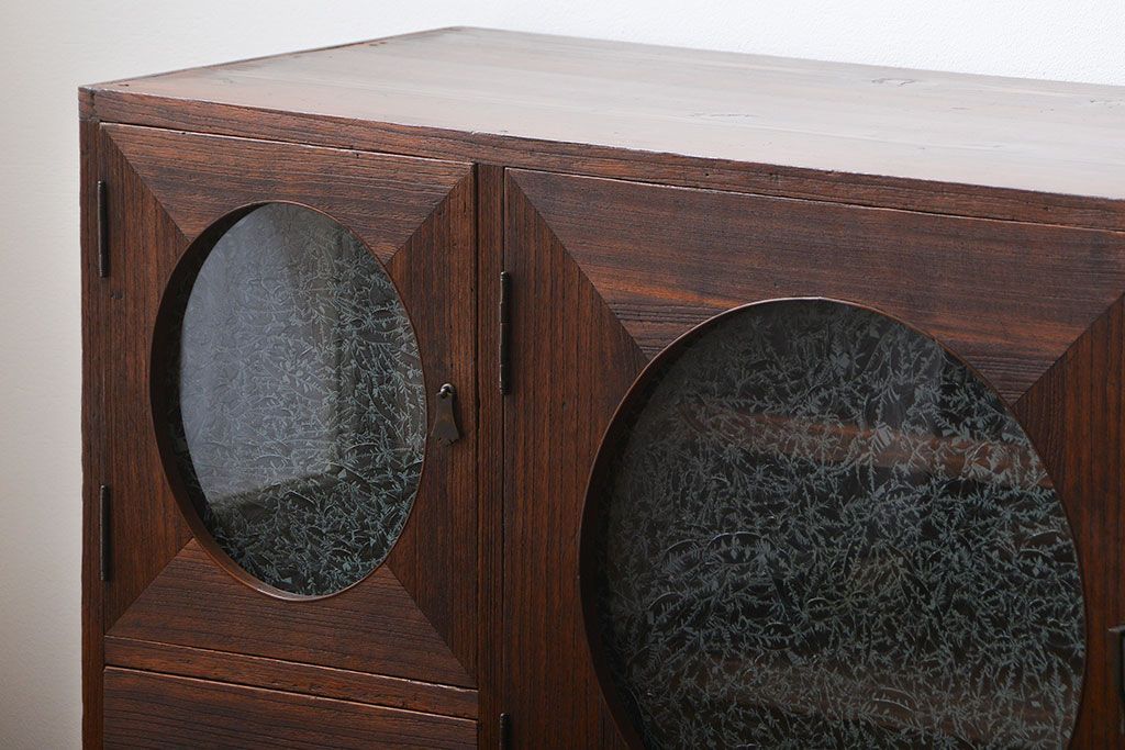 アンティーク家具　アンティーク 大正ロマン 丸窓の脚付きローボード(テレビボード)