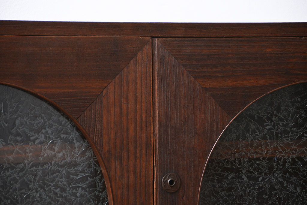 アンティーク家具　アンティーク 大正ロマン 丸窓の脚付きローボード(テレビボード)