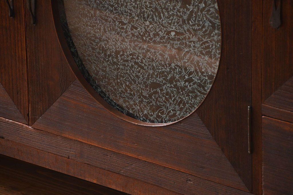 アンティーク家具　アンティーク 大正ロマン 丸窓の脚付きローボード(テレビボード)