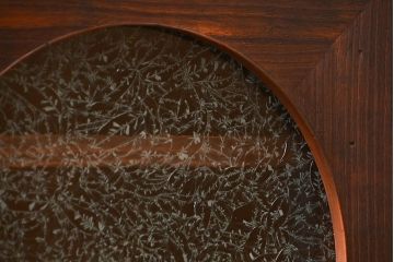 アンティーク家具　アンティーク 大正ロマン 丸窓の脚付きローボード(テレビボード)