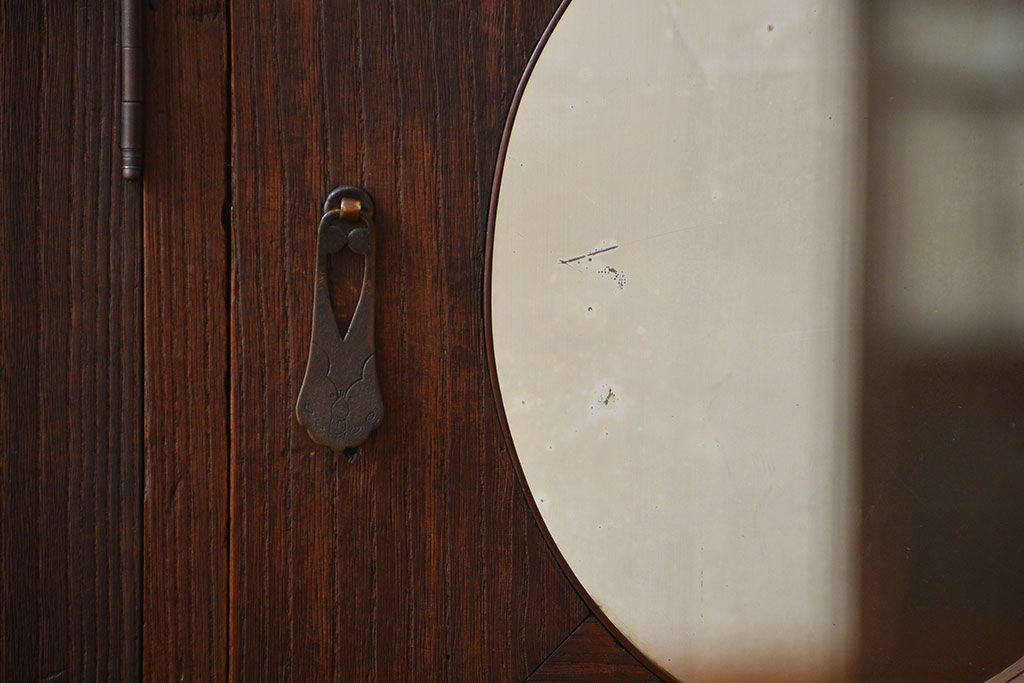 アンティーク家具　アンティーク 大正ロマン 丸窓の脚付きローボード(テレビボード)