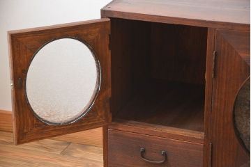 アンティーク家具　アンティーク 大正ロマン 丸窓の脚付きローボード(テレビボード)