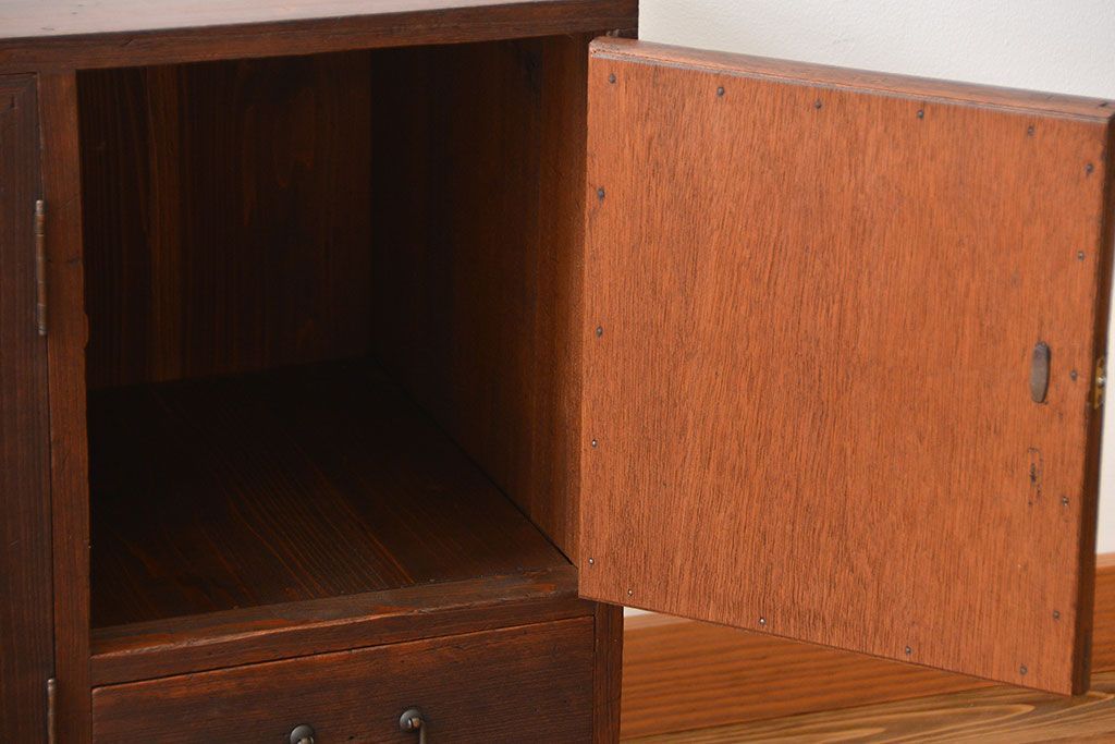 アンティーク家具　アンティーク 大正ロマン 丸窓の脚付きローボード(テレビボード)