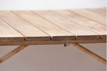 アンティーク家具　イギリスアンティーク　ペンキのはげたかわいい折り畳みガーデンテーブル(机)