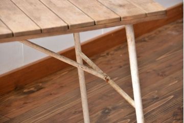 アンティーク家具　イギリスアンティーク　ペンキのはげたかわいい折り畳みガーデンテーブル(机)