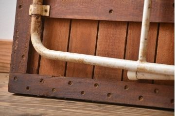 アンティーク家具　イギリスアンティーク　ペンキのはげたかわいい折り畳みガーデンテーブル(机)