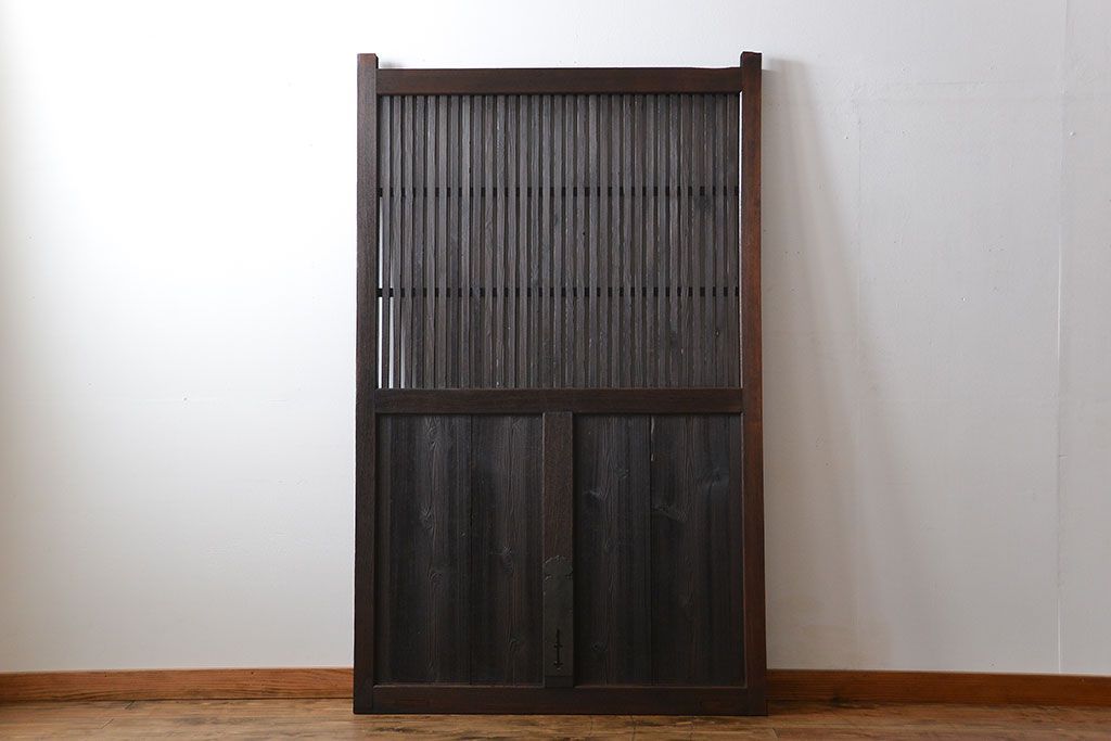 古民具・骨董　欅材とヒノキ材の格子蔵戸(扉、玄関戸)