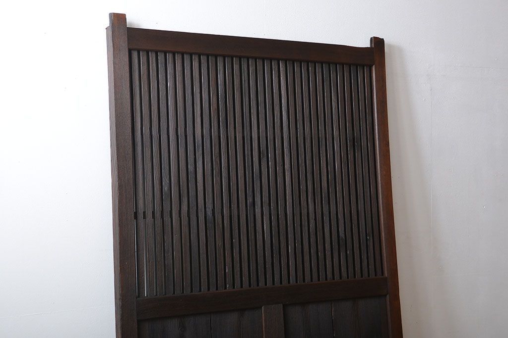 古民具・骨董　欅材とヒノキ材の格子蔵戸(扉、玄関戸)