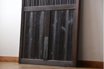 古民具・骨董　欅材とヒノキ材の格子蔵戸(扉、玄関戸)