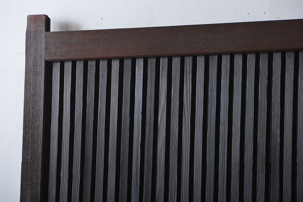 古民具・骨董　欅材とヒノキ材の格子蔵戸(扉、玄関戸)