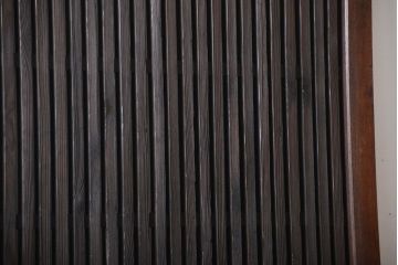 古民具・骨董　欅材とヒノキ材の格子蔵戸(扉、玄関戸)