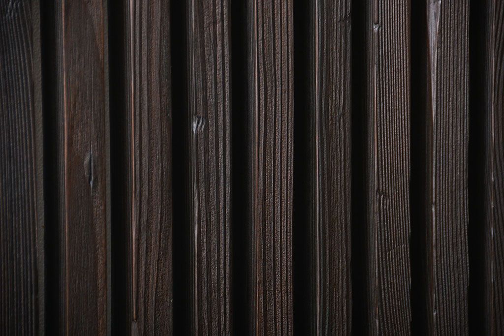 古民具・骨董　欅材とヒノキ材の格子蔵戸(扉、玄関戸)