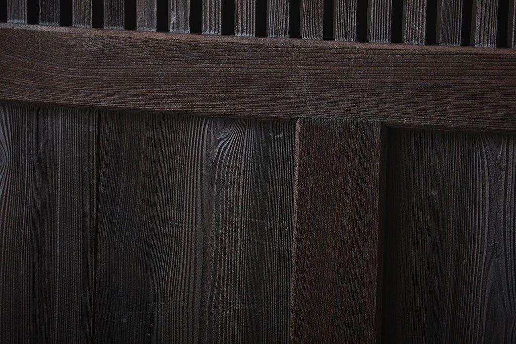 古民具・骨董　欅材とヒノキ材の格子蔵戸(扉、玄関戸)