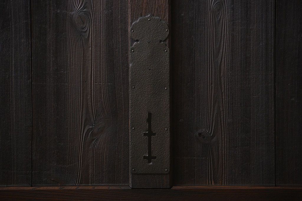 古民具・骨董　欅材とヒノキ材の格子蔵戸(扉、玄関戸)