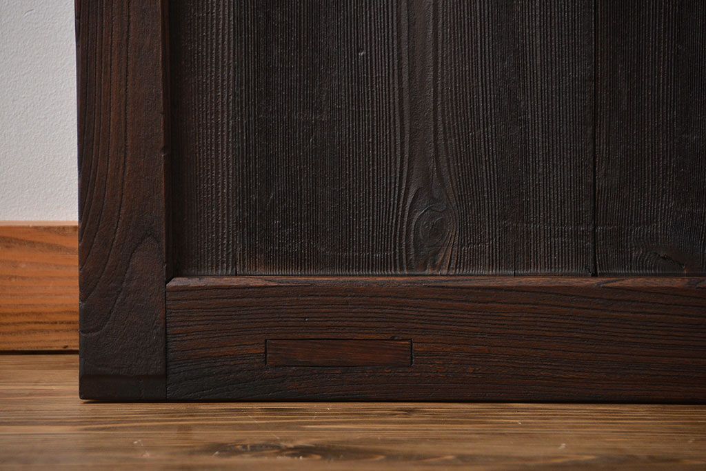 古民具・骨董　欅材とヒノキ材の格子蔵戸(扉、玄関戸)