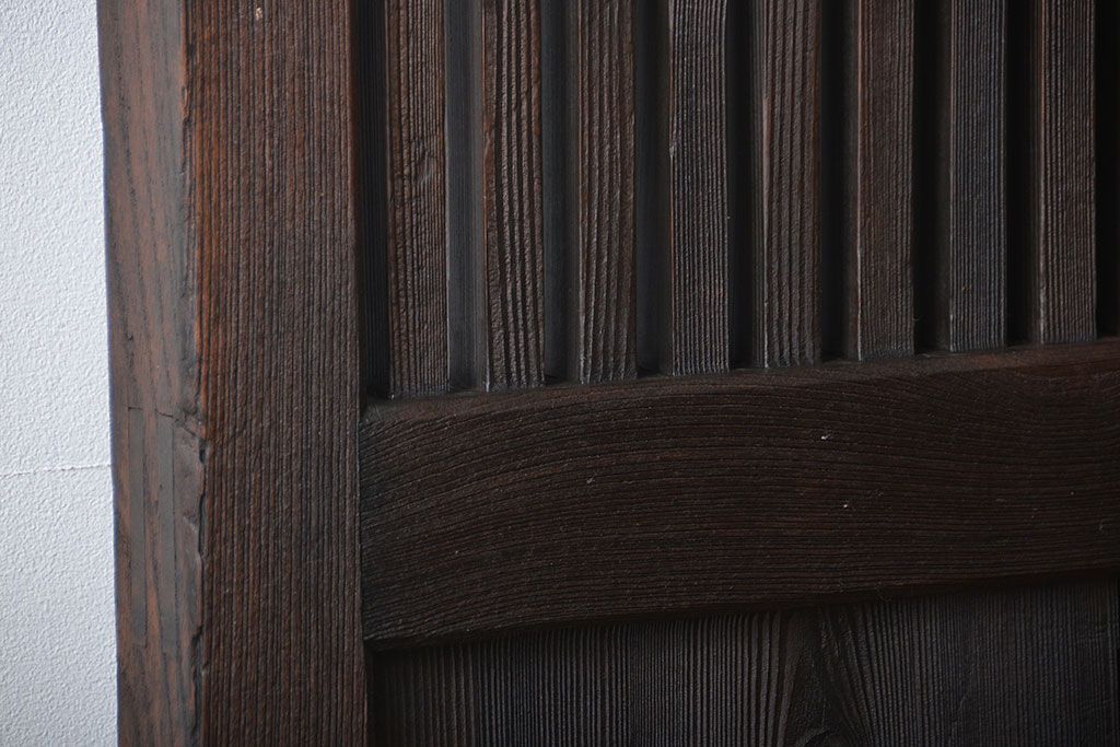 古民具・骨董　欅材とヒノキ材の格子蔵戸(扉、玄関戸)