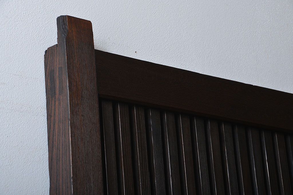 古民具・骨董　欅材とヒノキ材の格子蔵戸(扉、玄関戸)