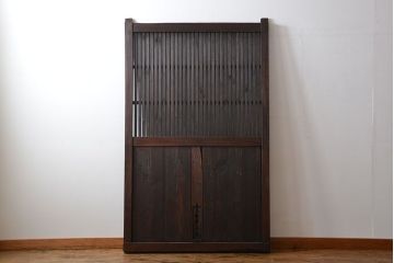 古民具・骨董　欅材とヒノキ材の格子蔵戸(扉、玄関戸)