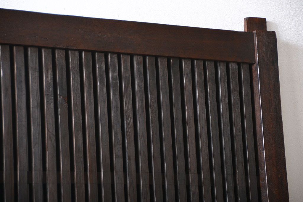 古民具・骨董　欅材とヒノキ材の格子蔵戸(扉、玄関戸)