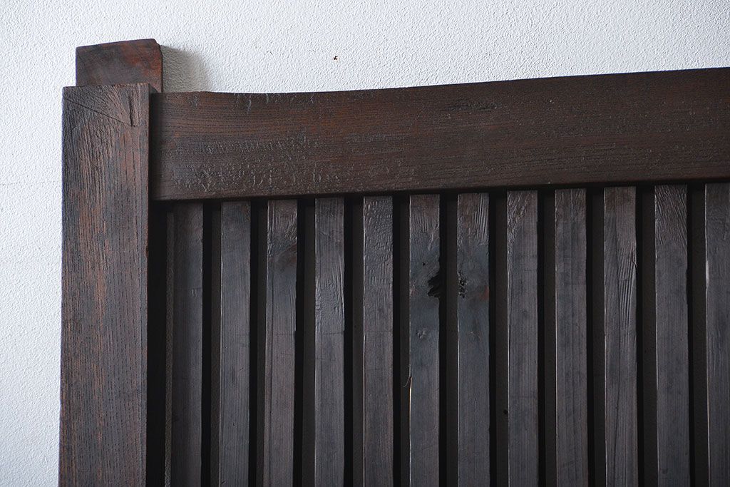 古民具・骨董　欅材とヒノキ材の格子蔵戸(扉、玄関戸)