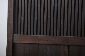 古民具・骨董　欅材とヒノキ材の格子蔵戸(扉、玄関戸)